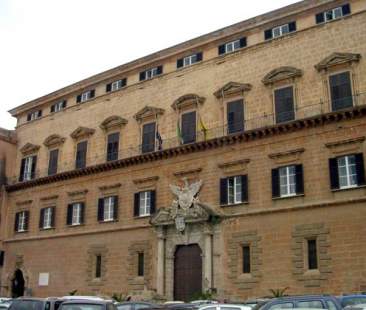 Alla Regione è caos, dipendenti e uffici fermi Alla Regione è caos, dipendenti e uffici fermi