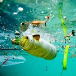 Rifiuti, quel mare di plastica che minaccia il Mediterraneo