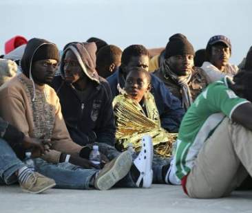 Migranti, via libera al decreto Minniti