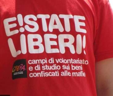 E!state Liberi, i campi di impegno e formazione sui beni confiscati alle mafie E!state Liberi, i campi di impegno e formazione sui beni confiscati alle mafie