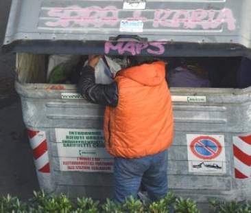 Oltre 8 milioni di italiani poveri. In Sicilia una persona su cinque Oltre 8 milioni di italiani poveri. In Sicilia una persona su cinque