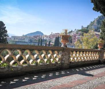 Messina – G7, tempi strettissimi per i lavori al giardino pubblico di Taormina Messina – G7, tempi strettissimi per i lavori al giardino pubblico di Taormina