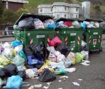 Catania – Centro di gravità dei rifiuti. “Li scaricano qui dai comuni vicini” Catania – Centro di gravità dei rifiuti. “Li scaricano qui dai comuni vicini”