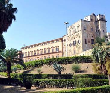 Vitalizi, è guerra  tra Pd e Cinquestelle