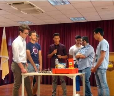 Alternanza scuola-lavoro. L’Eni vista dagli studenti Alternanza scuola-lavoro. L’Eni vista dagli studenti