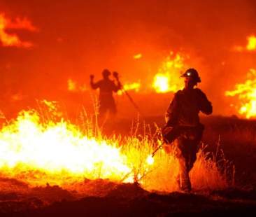 Incendi, Regione cade dalle nubi. Roma prova a metterci una pezza