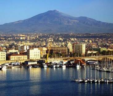 Catania – Troppi giovani fuggono da Catania. “Non ci sono prospettive di futuro”