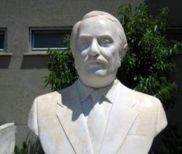 Palermo – Decapitata allo Zen la statua di Giovanni Falcone