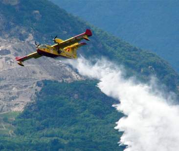 La Sicilia continua a bruciare e “i forestali stanno a casa”
