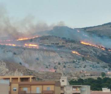 Incendi, lacrime sugli ettari bruciati