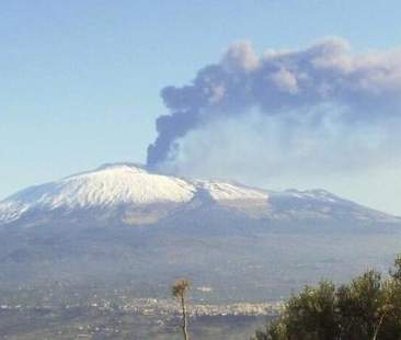 Etna: ecco perché le colonne di fumo