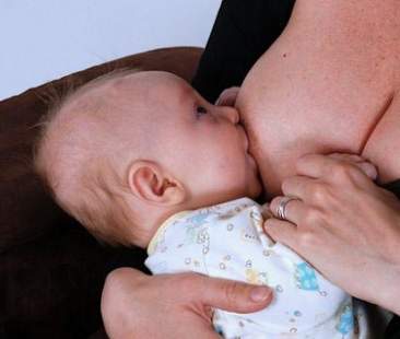 Allattare i figli riduce del 53% il rischio di sclerosi multipla
