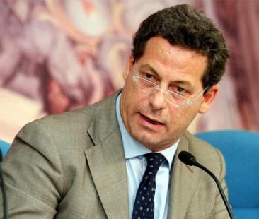 “Berlusconi tolga l’incarico di coordinatore a Miccichè”