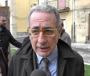 Attaguile su Musumeci: “Faccia passo indietro”. A sinistra spuntano i nomi di Fava e Mineo