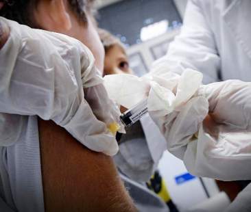 Vaccini, da Nord a Sud è “assalto” alle scuole
