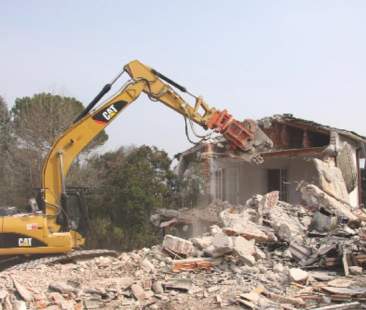 Abusi edilizi, l’inerzia della Regione e quei coraggiosi isolati Comuni Abusi edilizi, l’inerzia della Regione e quei coraggiosi isolati Comuni