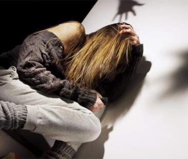 Orrore nel catanese: violentata dottoressa alla Guardia medica Orrore nel catanese: violentata dottoressa alla Guardia medica