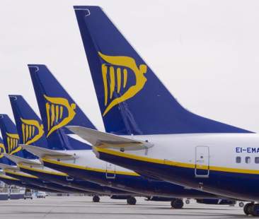 Ue bacchetta Ryanair: “Rispetti regole su rimborsi e indennizzi”