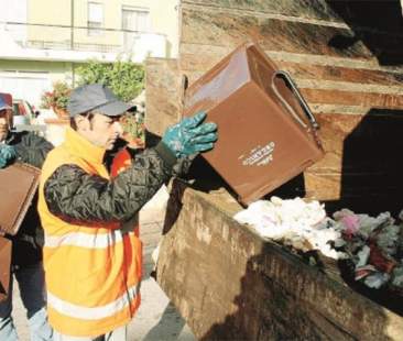 Rifiuti, improvvisazione a oltranza. Crocetta firma l’ennesimo rinvio