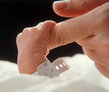 Nasce un figlio, è subito burocrazia