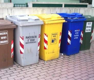 Differenziata, in tutta Italia cassonetti con colori e scritte uguali