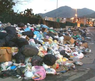 Rifiuti, la sentenza della Cassazione che fa tremare i Comuni inefficienti