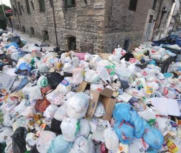 Palermo – Rifiuti, disposte nuove misure per affrontare l’emergenza
