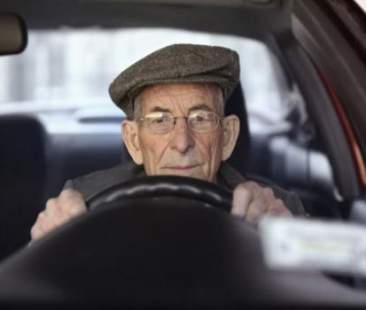 In Italia sono oltre 60 mila gli ultra novantenni al volante