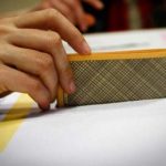 Bagarre pre-elettorale: i candidati affilano i coltelli