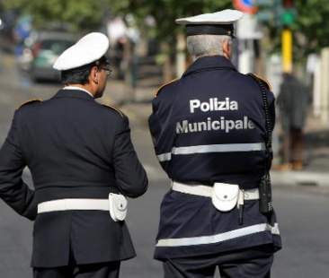 Palermo – Forze dell’ordine a muso duro contro abusivismo e criminalità