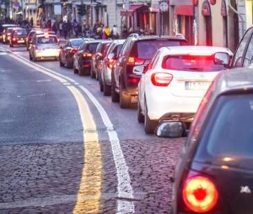 In tutta Europa è guerra all’auto, l’Italia ci prova, la Sicilia in coda