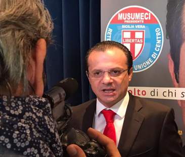 L’arresto del neo-deputato Cateno De Luca era stato richiesto dalla Procura in estate