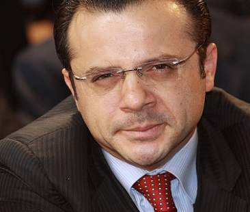 L’onorevole Cateno De Luca assolto tra gli applausi della gente