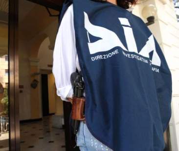 Catania – Le mani della mafia sui rifiuti. Accordi criminali tra i clan Catania – Le mani della mafia sui rifiuti. Accordi criminali tra i clan