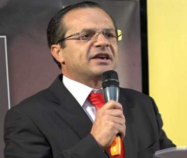 Cateno De Luca contro tutti, “da dieci anni perseguitato dalla giustizia”