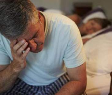 Disturbi del sonno per sette anziani su dieci. Le cause: alimentazione scorretta e ansie