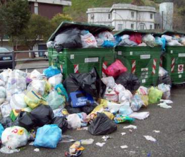 Castelvetrano: nelle strade 600 tonnellate di rifiuti