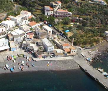 Piscina in villa a Filicudi, assolto Luca Barbareschi