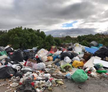Caltanissetta: scempio ambientale nelle campagne di Milena