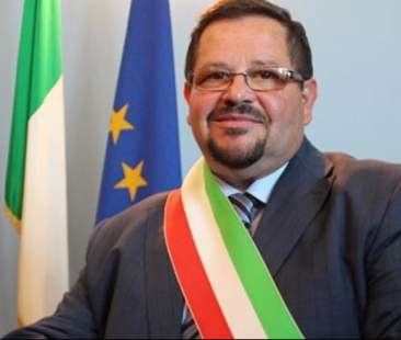 Gela: quasi sfiduciato, il sindaco Messinese si aggrappa al dialogo