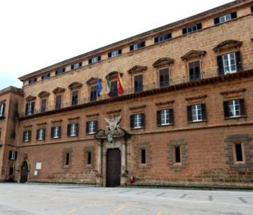 Ars, maxi-stipendi ai burocrati: il “tetto” potrà restare