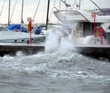 Eolie, Egadi e Ustica: forte maltempo, navi bloccate