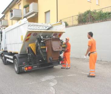 Rifiuti, il dibattito si infiamma, M5s contro Musumeci e Galletti