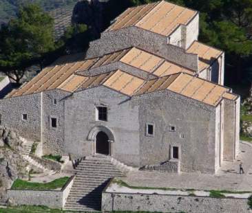 La burocrazia respinge i mecenati