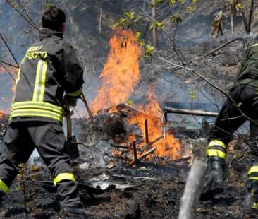 Incendi, per evitare nuovi disastri la Regione prova a giocare d’anticipo