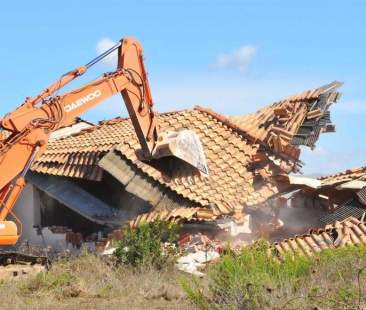 Demolizioni, niente più scuse. Ci sono 10 milioni per i Comuni