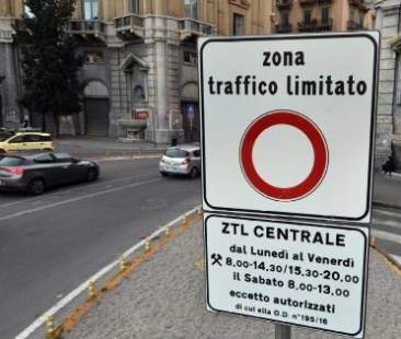 Palermo – Più avvisi e altre navette gratuite, queste le promesse sul fronte Ztl