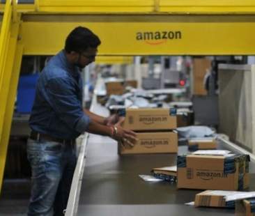 Lavoratori geolocalizzati, è rivolta contro Amazon