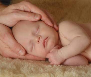 Istat: nascite ancora giù raggiunto minimo storico