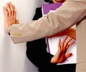 Quasi una donna su due vittima di abusi sessuali Quasi una donna su due vittima di abusi sessuali